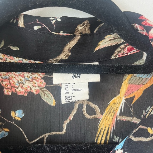 H&M floral blouse - Picture 2 of 2